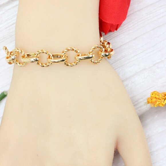 "Trendy Handmade Bracelet – A Thoughtful Gift for Girls & Women | UNVRC1593 - Picture 10 of 10